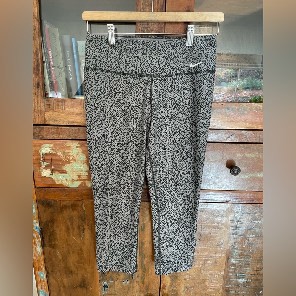Nike Legend Leopard Capri Dri-Fit Leggings